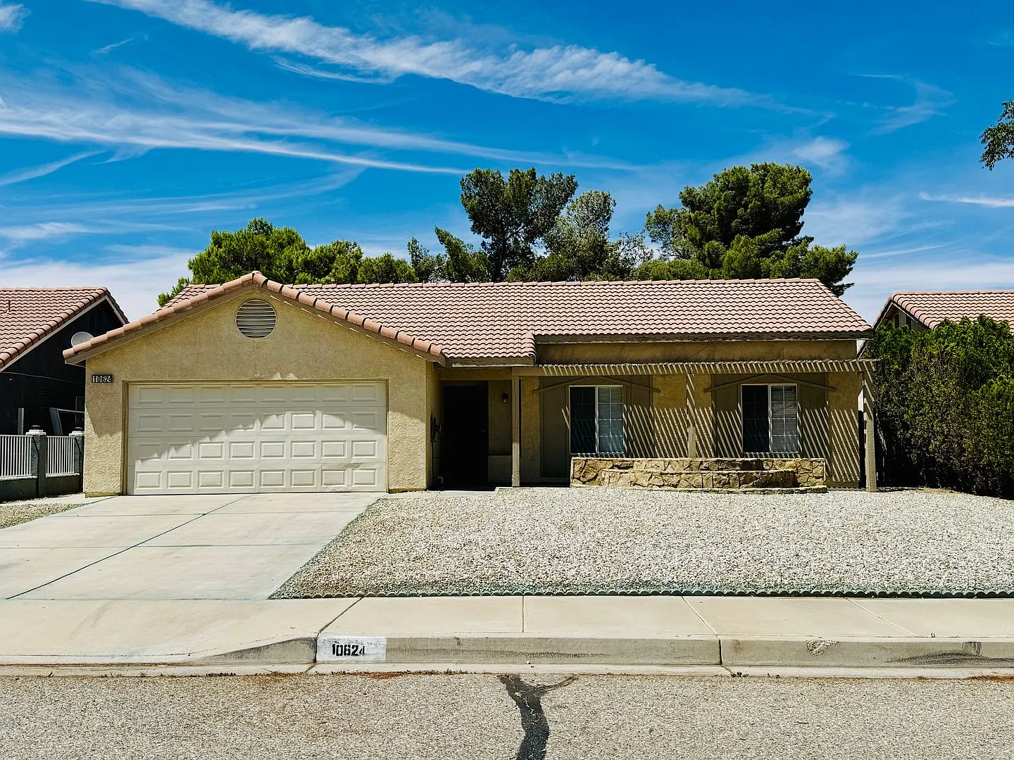 Adelanto Home- 3 Bedrooms, 2 Bathrooms, Laminate Floors, Large Back Yard — Photo 1