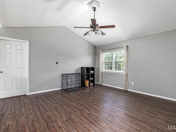 5th image of 18652 Lynn Ln