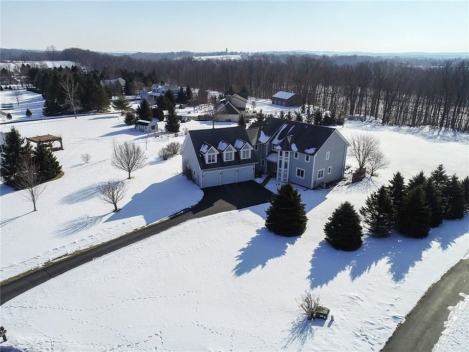 1st image of 20 Gravel Hill Ln
