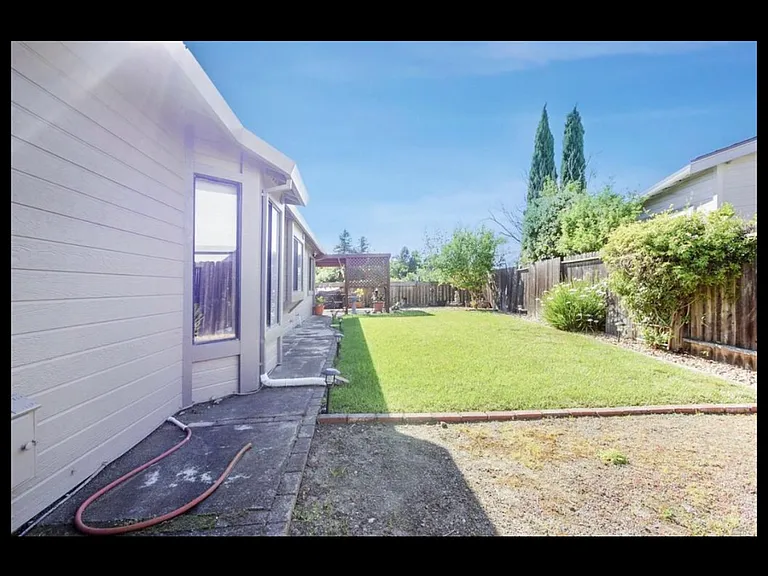 Valley Oak Ln — Photo 2