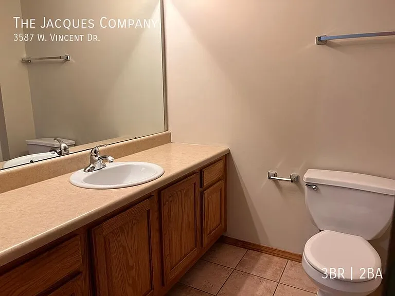 3587 W Vincent Dr — Photo 8