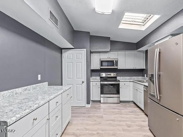 843 E Alturas St — Photo 7