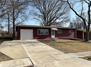 1260 Carmona Dr, Florissant, MO 63033