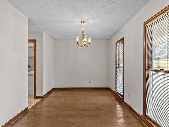 4th image of 304 Lake Oliver Dr