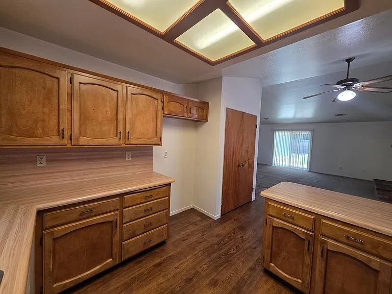 1846 N Selina Ct — Photo 5