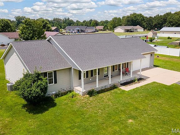 3rd image of 12063 Strawberry Rd