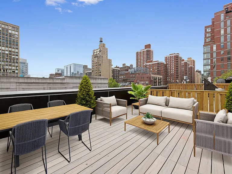 555 2nd Ave #5 — Photo 9