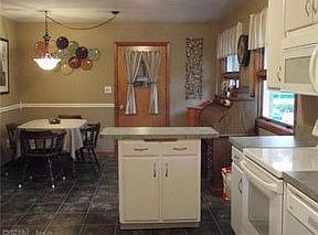 4th image of 6 Burwell Cir