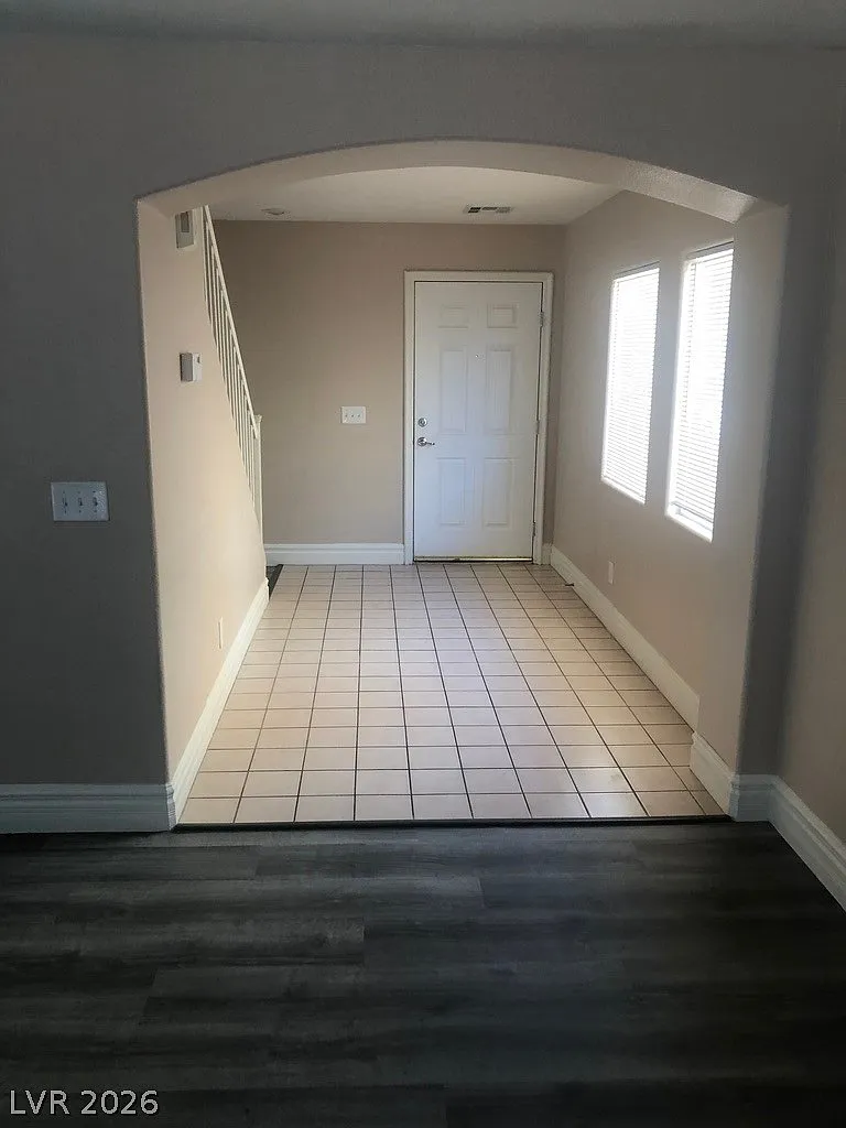 4 bed, 3.0 bath, 2251 sqft, $2,350 — Photo 2
