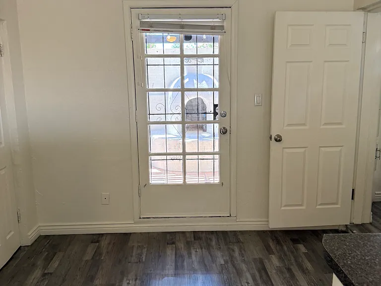 701 W Lewis Ave — Photo 33