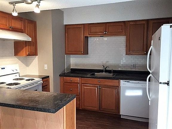 2nd image of 4600 Mercier St #4602