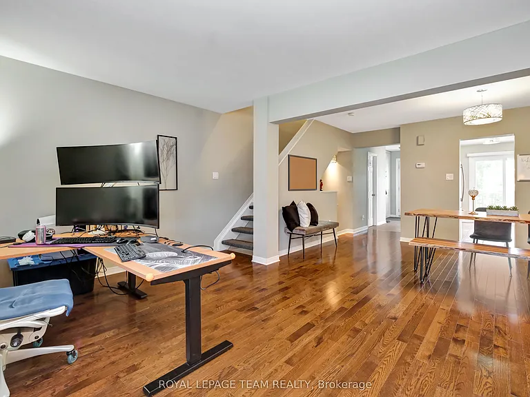 53 Thornbury Cres — Photo 7