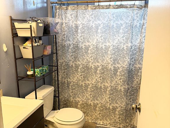 3rd image of 2907 McKoon Ave #2