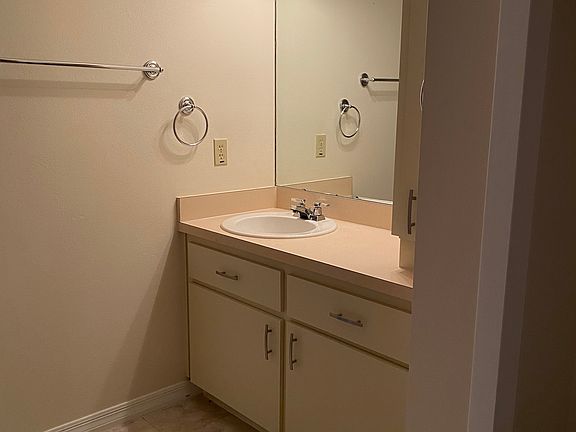 2nd image of 1612 Sunshine Pkwy #1612