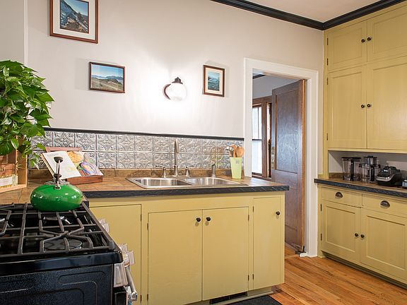 2nd image of 2247 Buchanan St NE