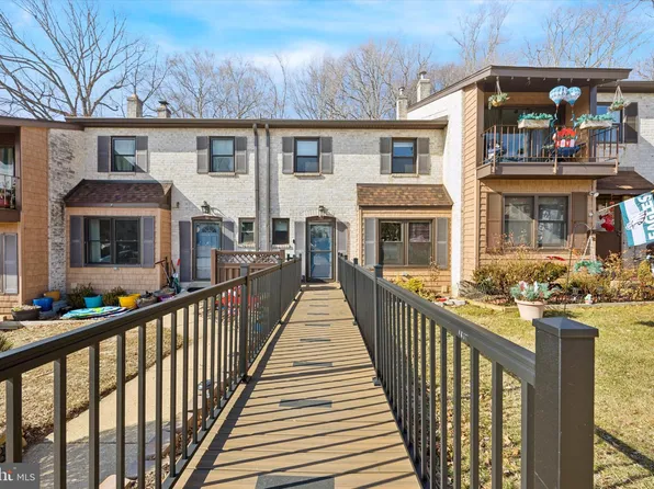 50 Bishop Dr, Aston, PA 19014