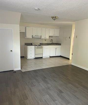 5th image of 555-559 35th St #5R