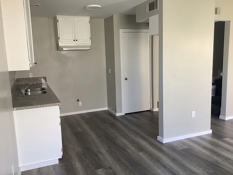 4576 Florence Ave — Photo 10