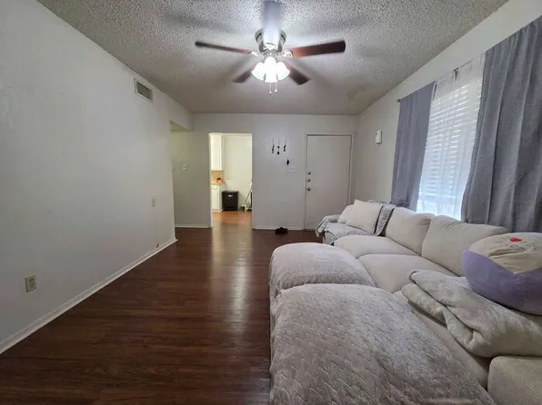 110 Texas Ave, Gilmer, TX 75645