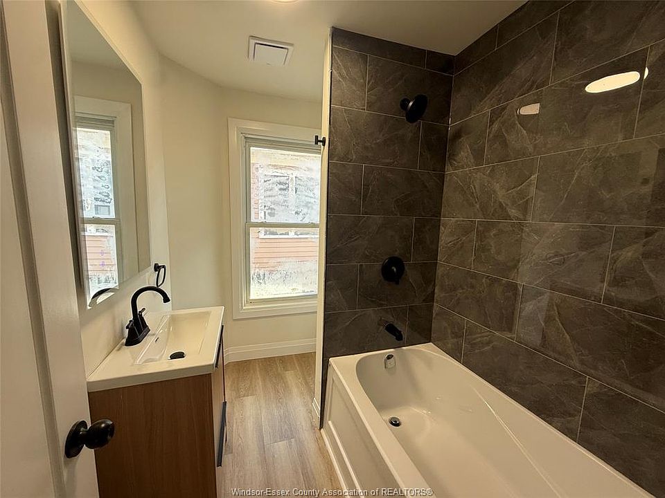 2nd image of 643 Pierre Ave #2