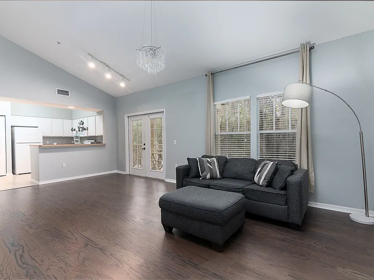 4850 SW 91st Ter #301 — Photo 4