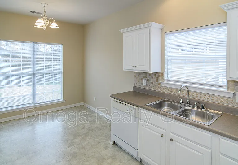 1030 Lexington Dr — Photo 13
