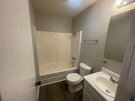 5th image of 1760 Holly Dr APT B