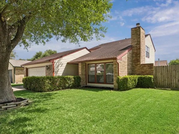 15714 Pipers View Dr, Webster, TX 77598