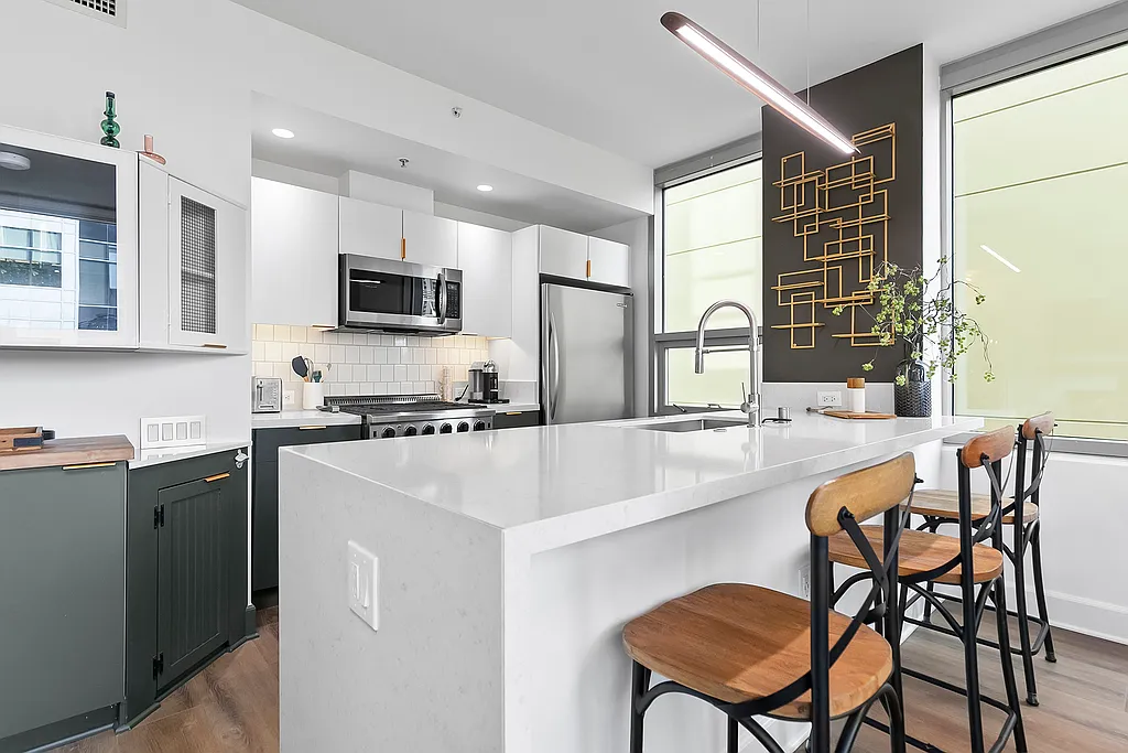 2 bed, 2.0 bath, $6,625 — Photo 4