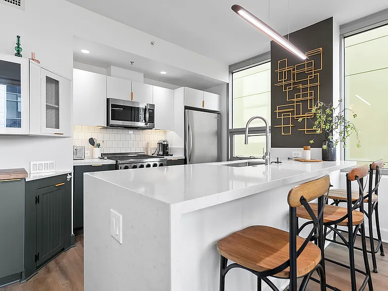 321 10th Ave #408 — Photo 4