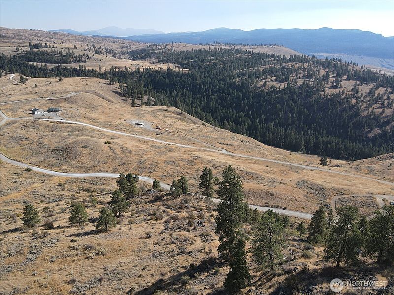 4th image of 19 Meadowlark Road