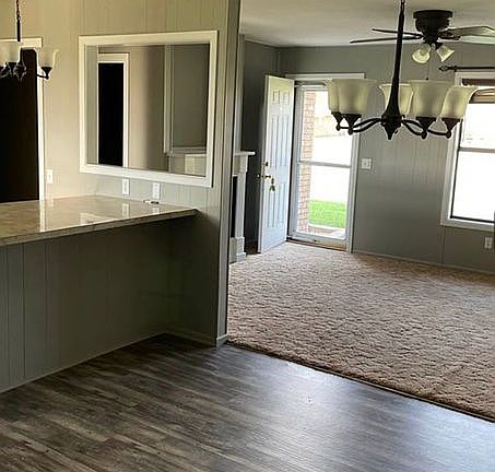5th image of 610 S Aspen Ave