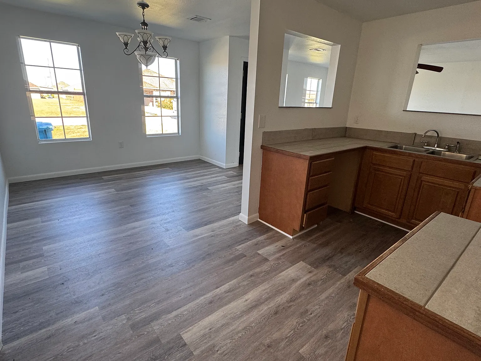3 bed, 1272 sqft, $1,400 — Photo 2