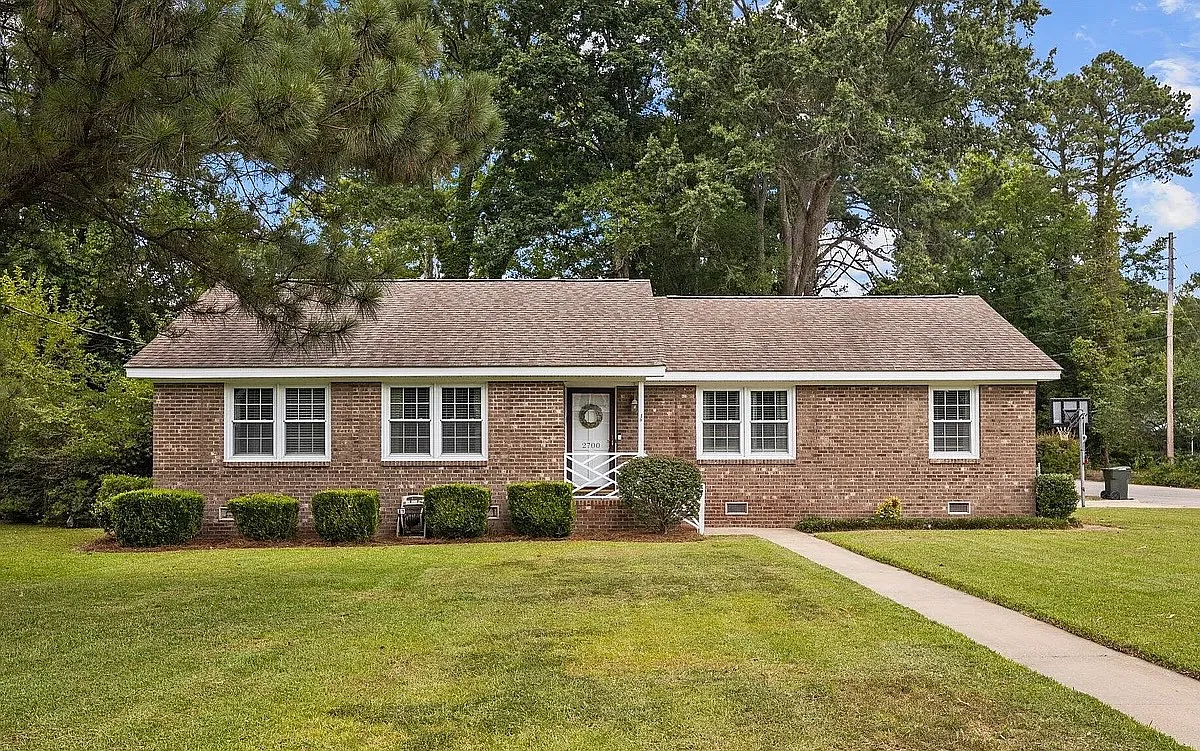 3 bed, 1423 sqft, $2,000 — Photo 1