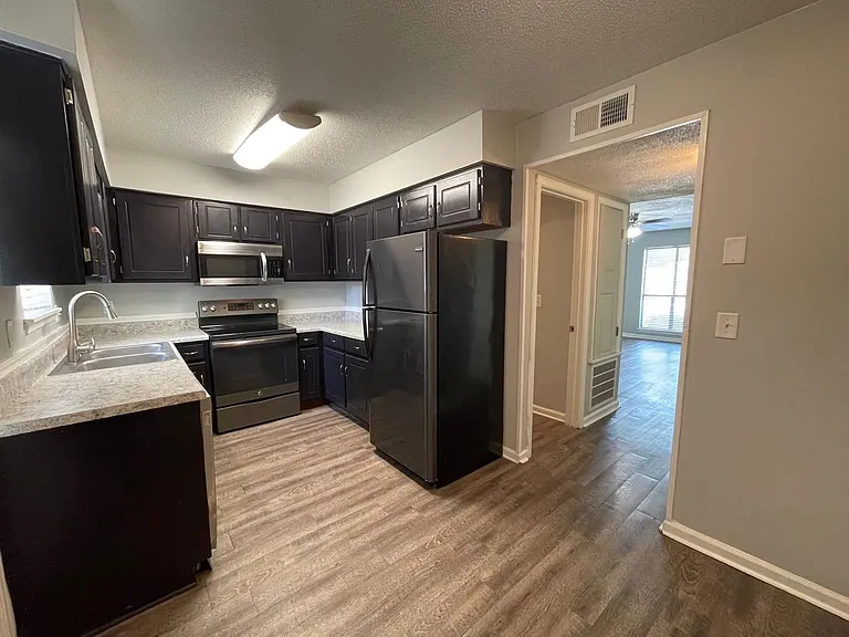 1030 N Montgomery St — Photo 10