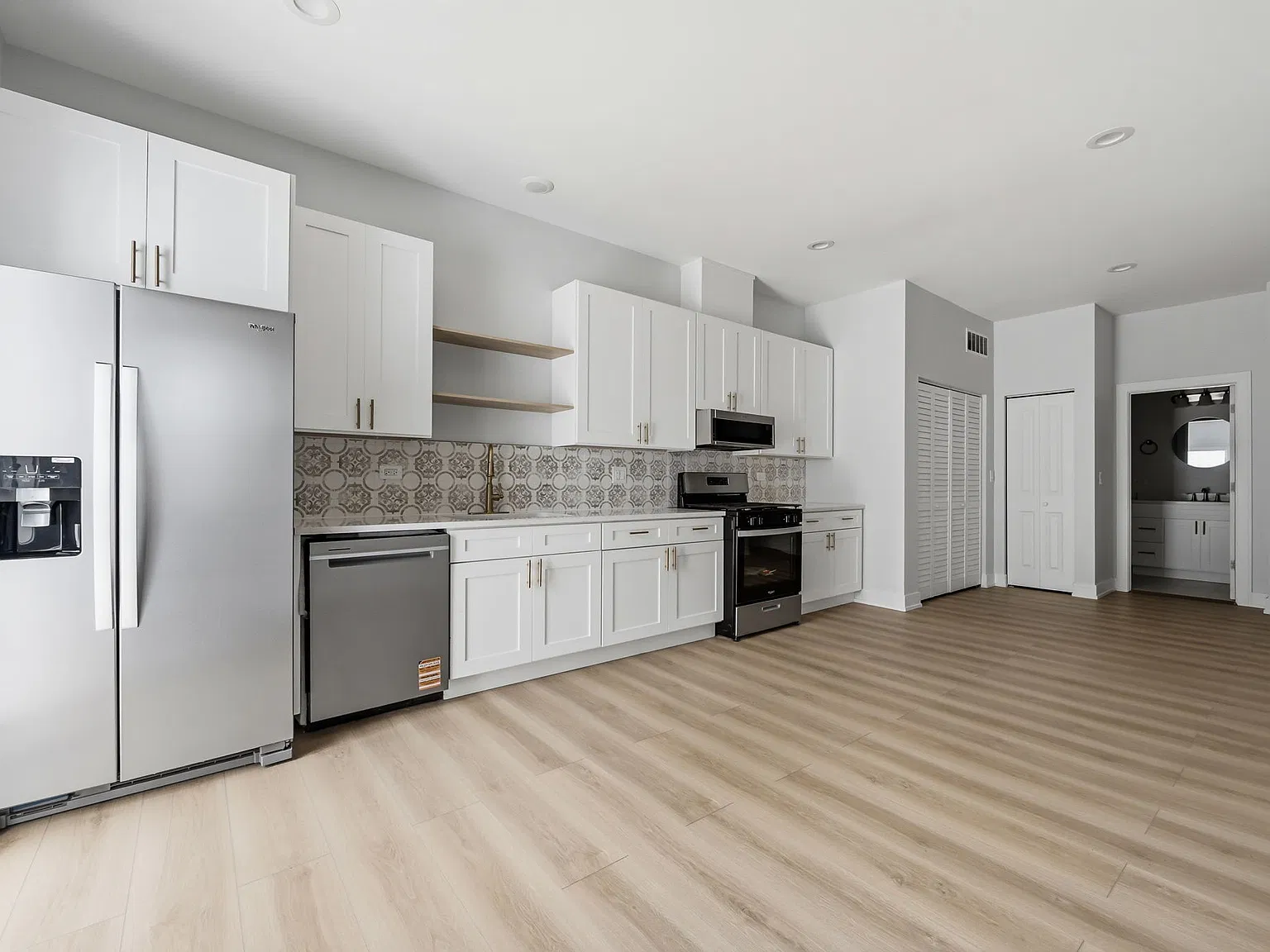 2 bed, 800 sqft, $1,950 — Photo 2