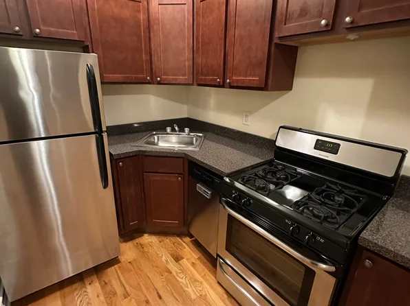 343 Park Ave APT 3, Glencoe, IL 60022