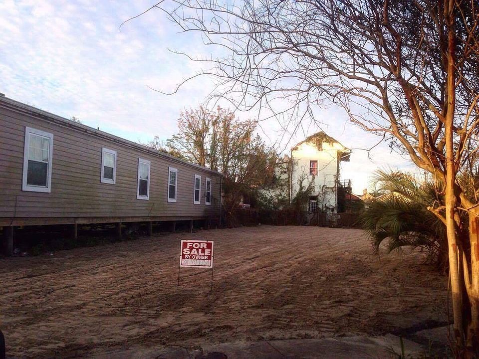 LOT IN GREAT AREA, CAN BE USED FOR NEW CONSTRUCTION.