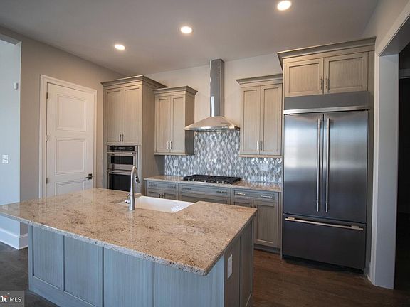 3rd image of 1304 Coulee Rd