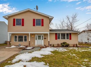 35 Robert Dr, Lancaster, NY 14086
