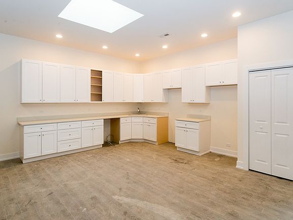 2nd image of 4300 W Montrose Ave Unit 3