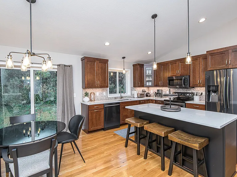 3367 Ridgeline Dr SE — Photo 2