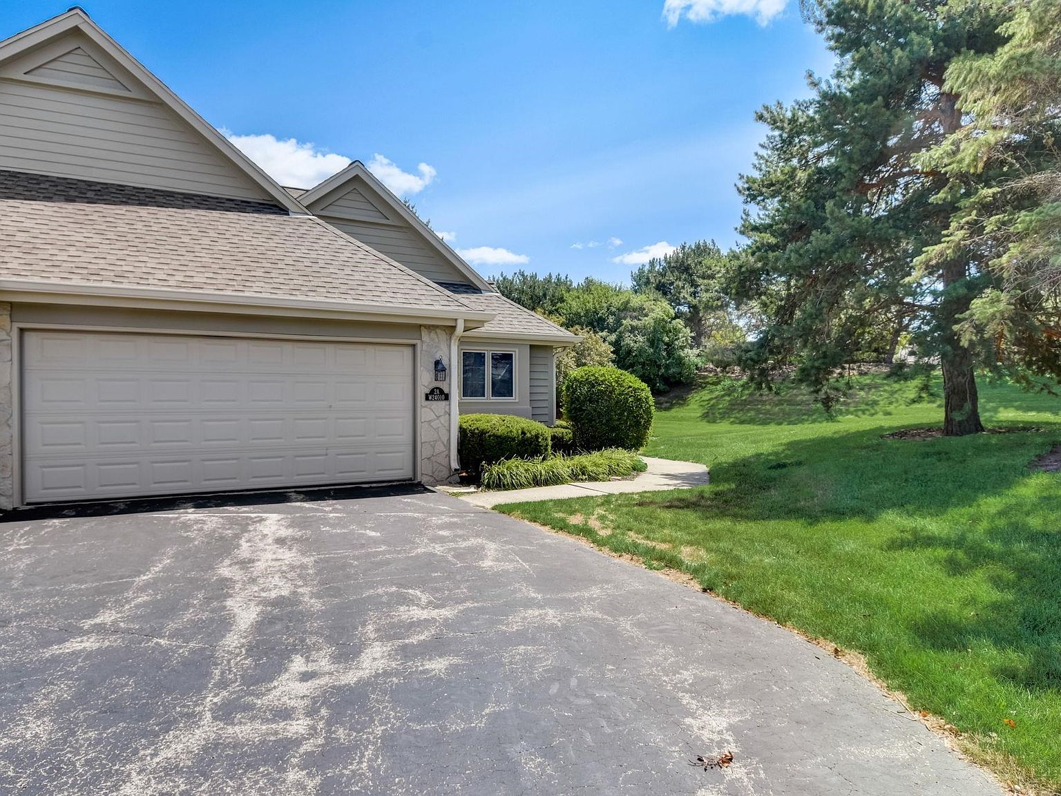 N22W24010 Cloister Cir, Pewaukee, WI 53072 Zillow
