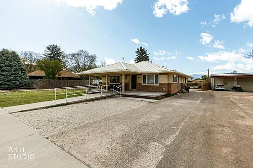 247 W Center St #B Photo 1