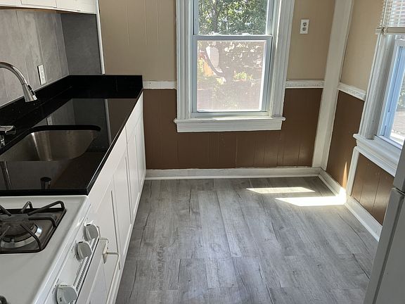 4th image of 86 Osborn St Floor 2