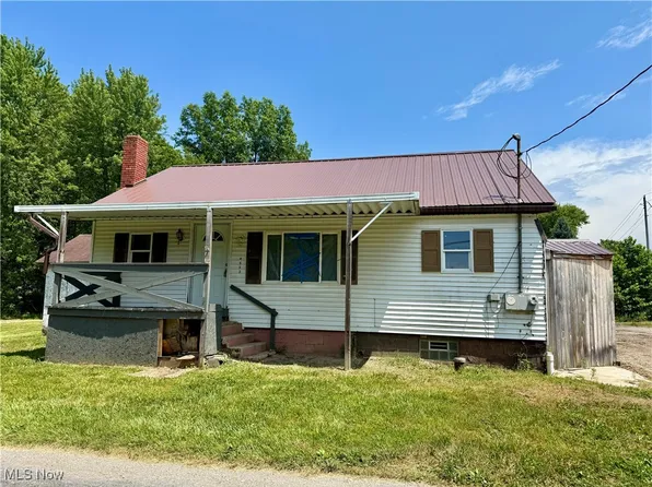 4552 Maple Dr, Newton Falls, OH 44444