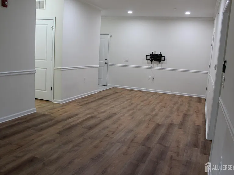 611 Doral Ct — Photo 3