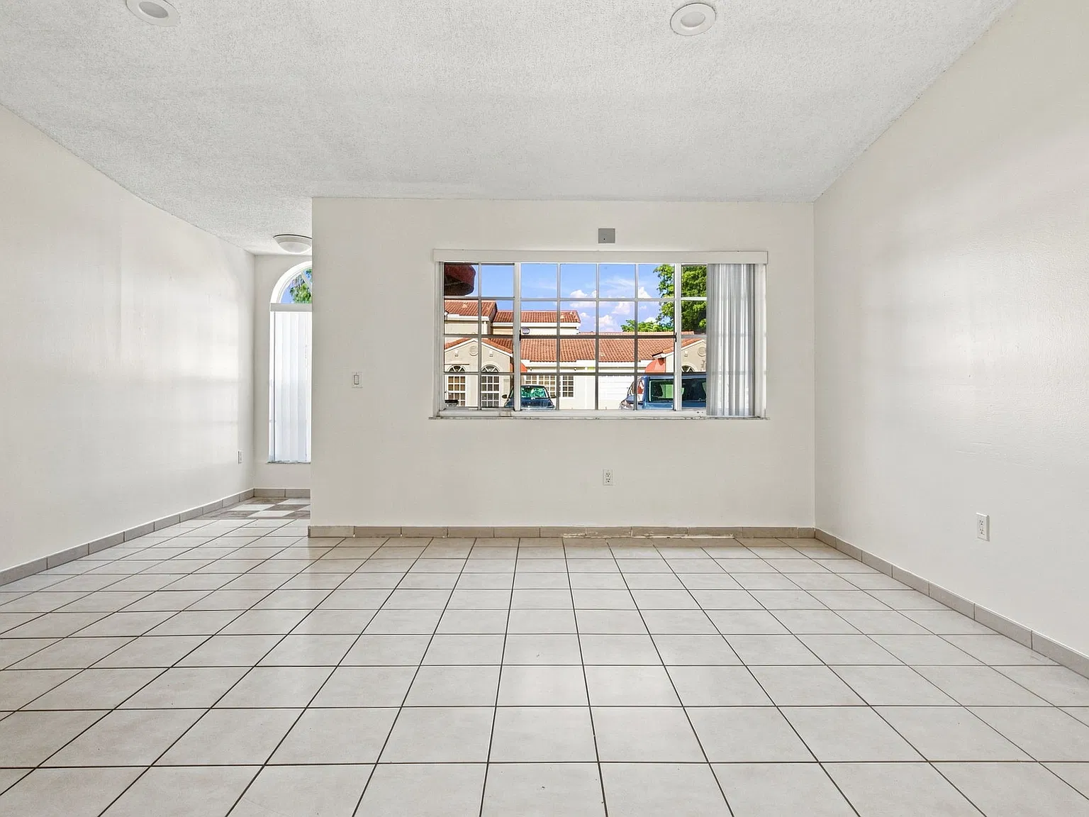 2 bed, 1100 sqft, $2,325 — Photo 4