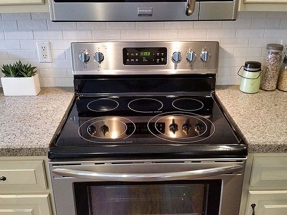 3rd image of 15905 E 78th St