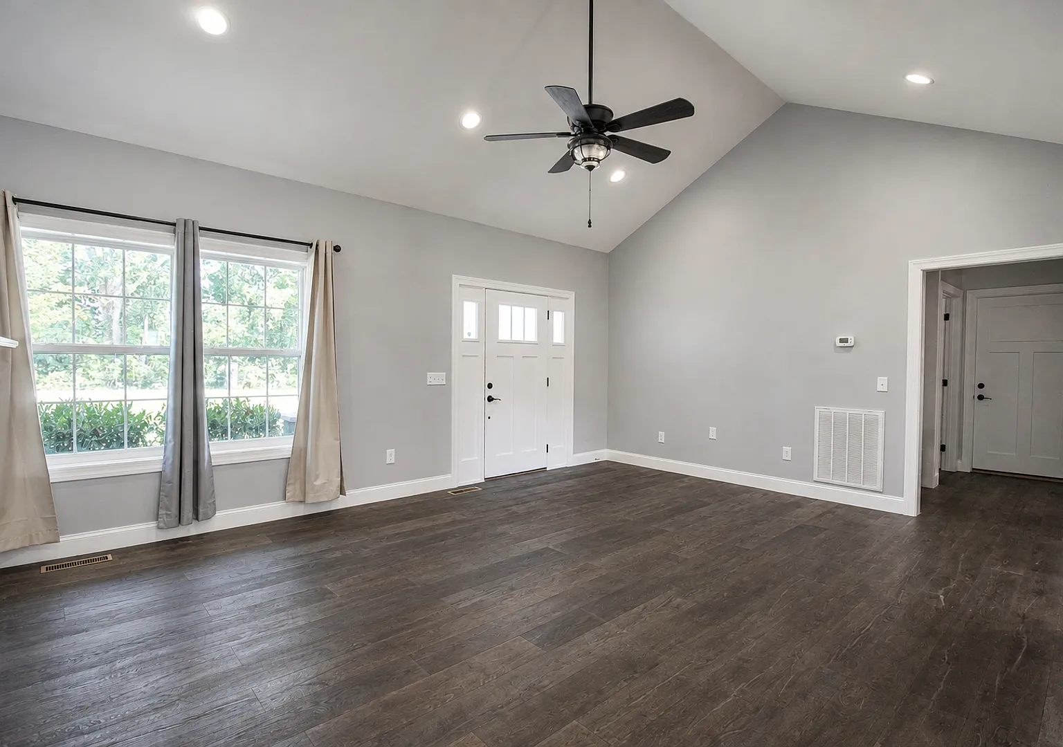 Inviting 3-Bedroom Home with Fireplace and Large Wooden Deck in Sparta — Photo 4